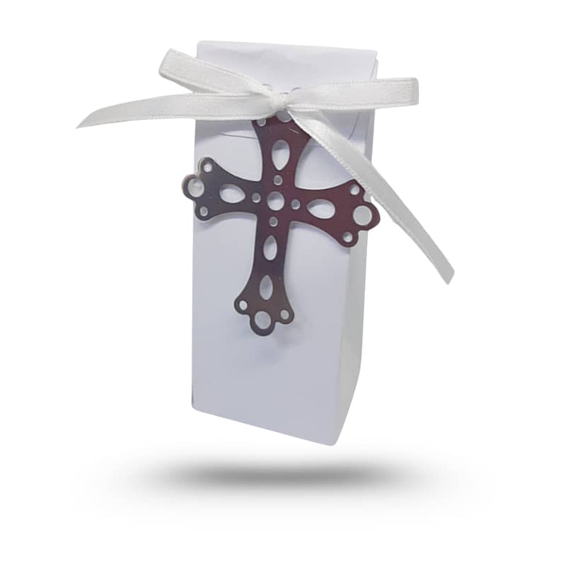 Boîte haute blanche vide avec croix