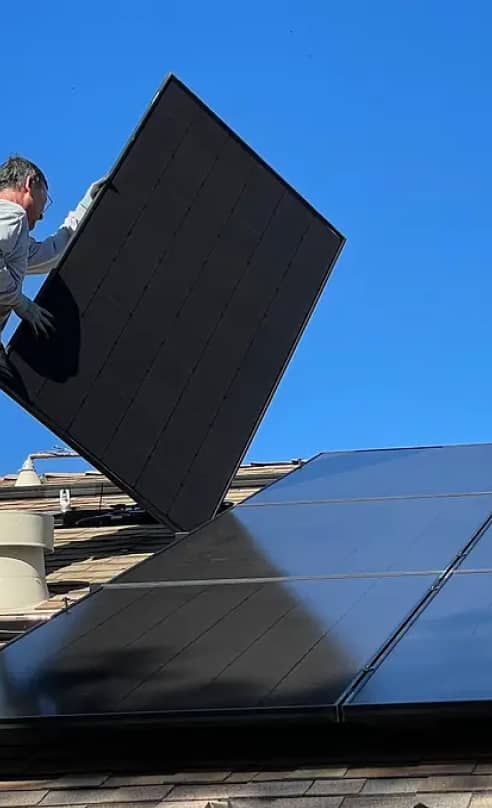 Installation de panneau solaire par l'équipe OC'HABITAT à Montauban